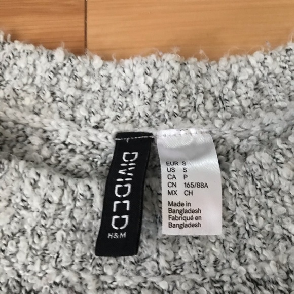 H&M Divided Knit Sweater Comfy Grey Size Small - Picture 8 of 8